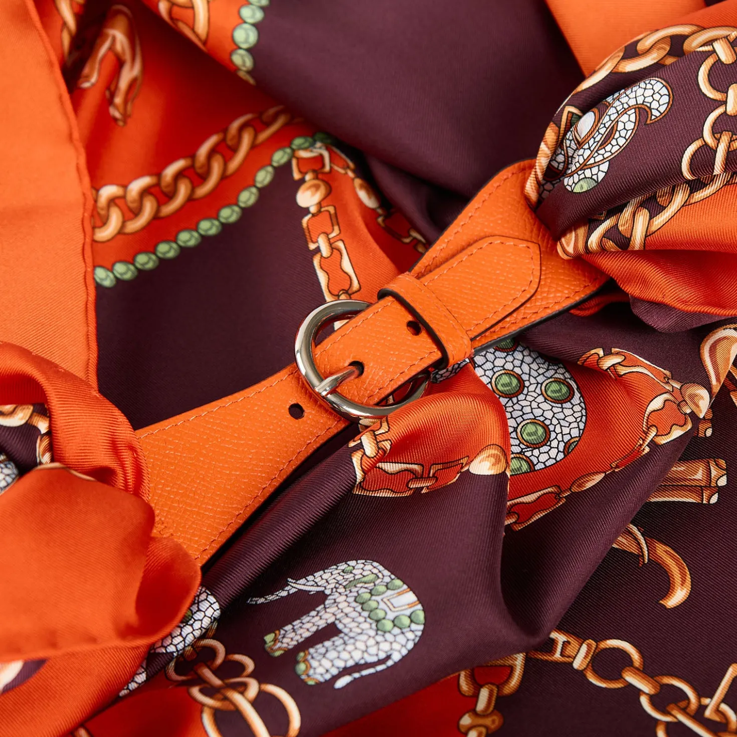 FERMAFOULARD IN PELLE ARANCIONE Con fibbia argentata