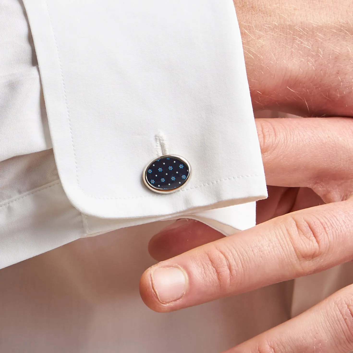GEMELLI DA POLSO IN ARGENTO BLU SCURO Con microfantasia fiore