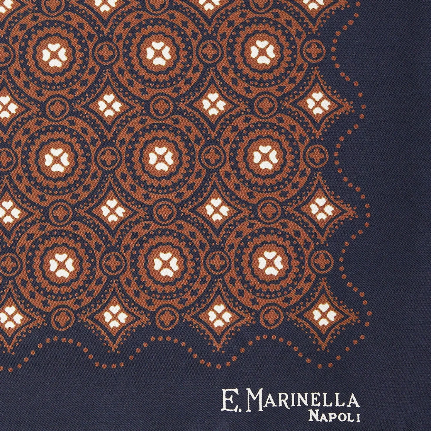 POCHETTE DA TASCHINO IN SETA STAMPATA A MANO BLU SCURO Macrofantasia fiore