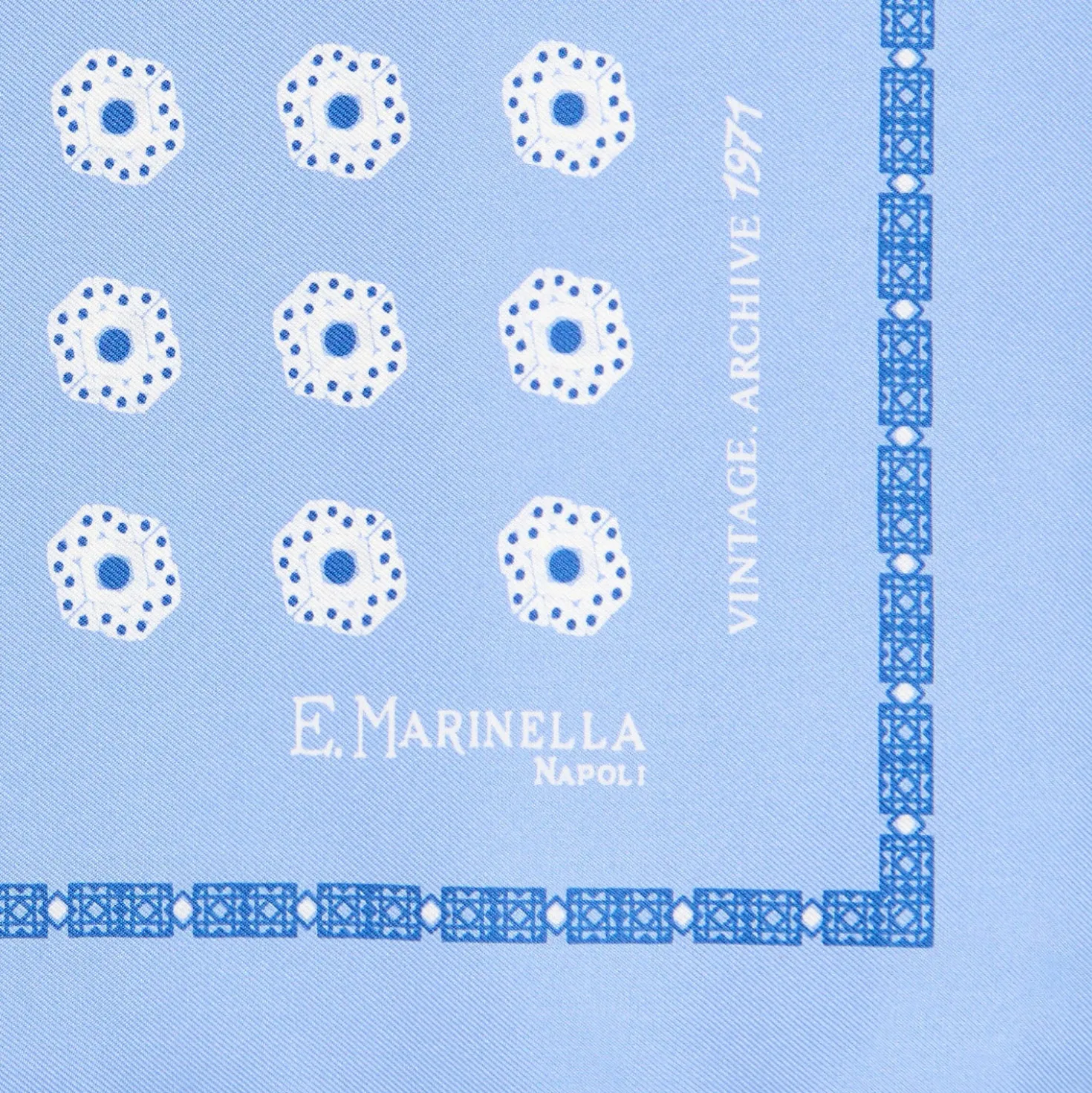 POCHETTE DA TASCHINO IN SETA STAMPATA A MANO AZZURRA Fantasia archivio 1971