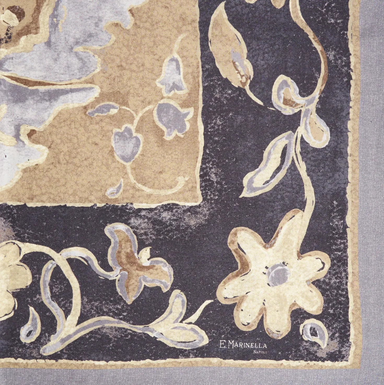 SCIALLE 135 GRIGIO IN LANA E SETA Con disegno di fiori a pastello