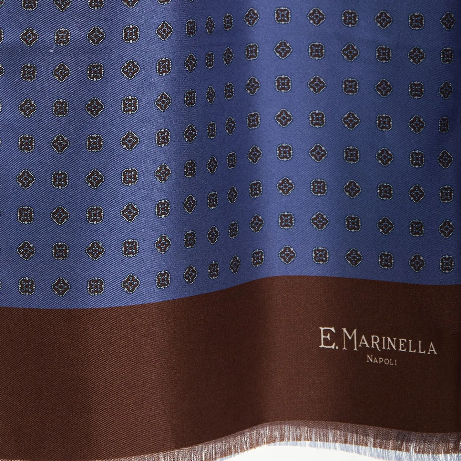 SCIARPA TUBOLARE AZZURRO POLVERE IN SETA TWILL Classic daisy