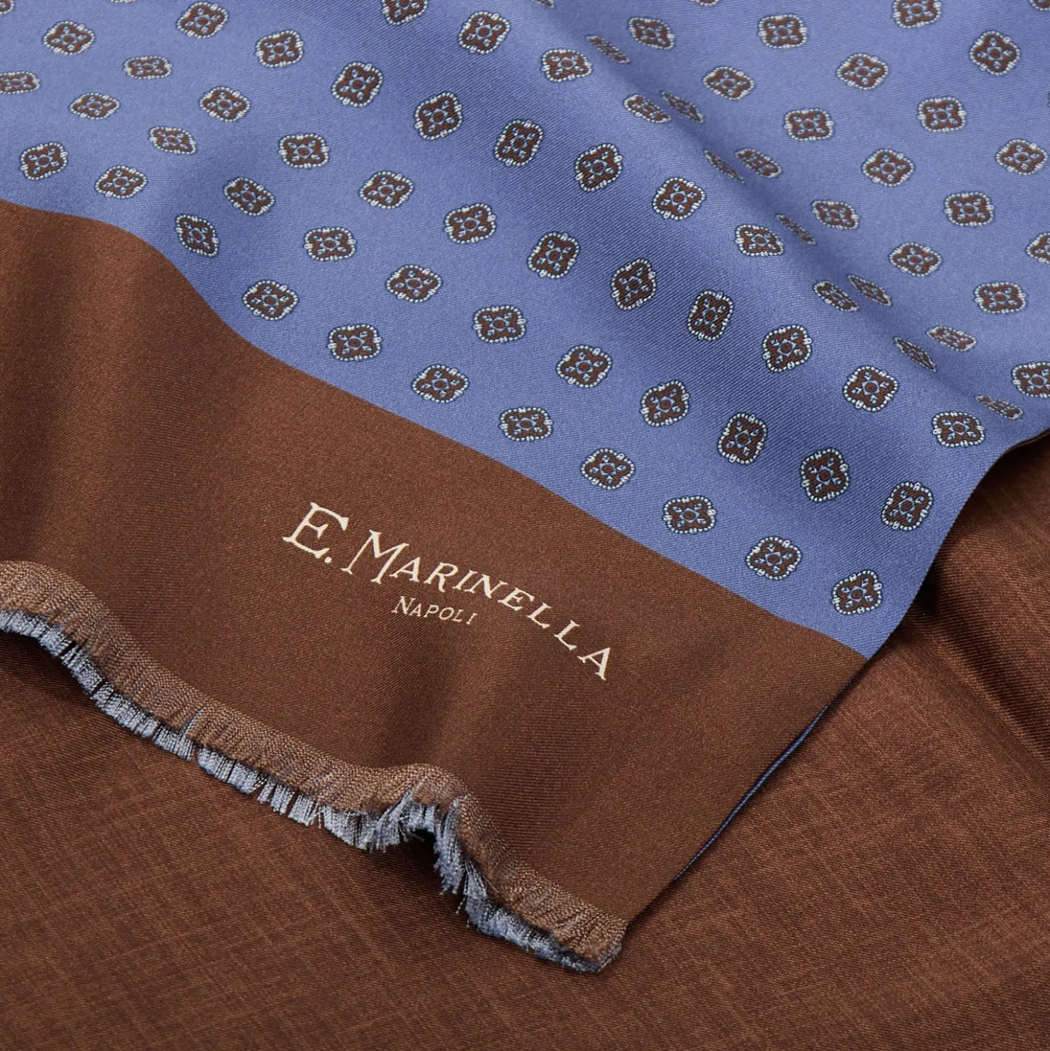 SCIARPA TUBOLARE AZZURRO POLVERE IN SETA TWILL Classic daisy