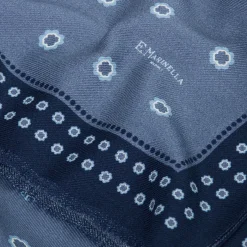 STOLA AZZURRO POLVERE IN LANA Decorazioni floreali